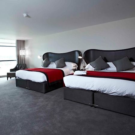 ווייברידג' Brooklands Hotel & Spa מראה חיצוני תמונה