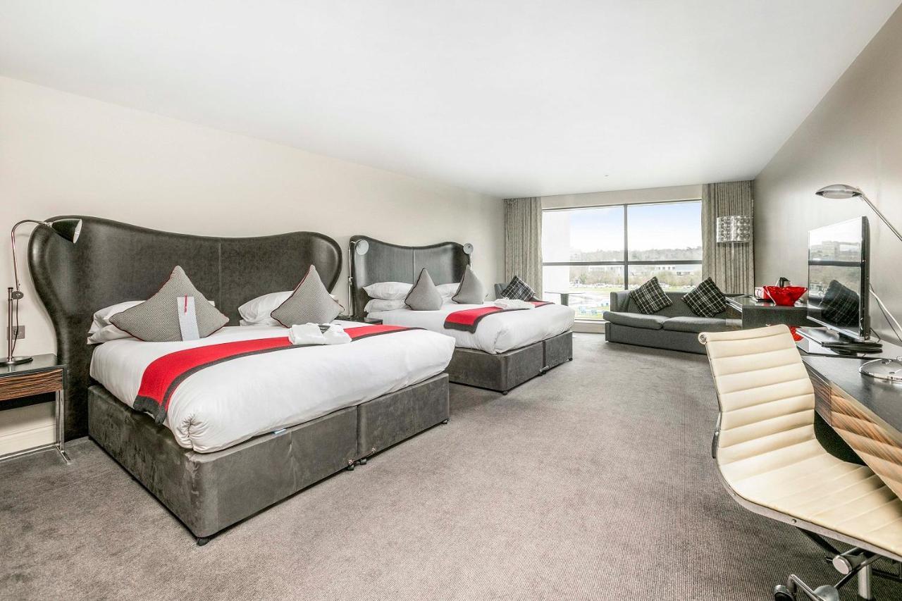 ווייברידג' Brooklands Hotel & Spa מראה חיצוני תמונה