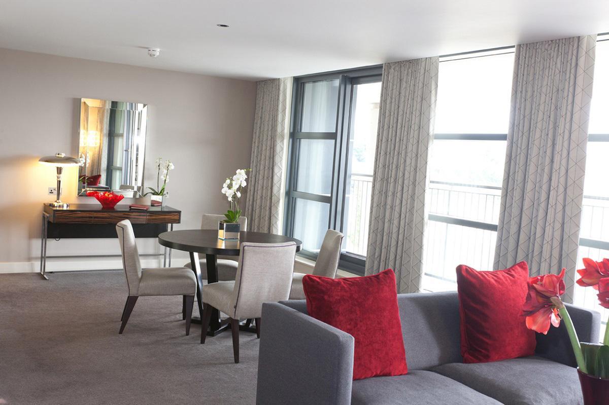ווייברידג' Brooklands Hotel & Spa מראה חיצוני תמונה