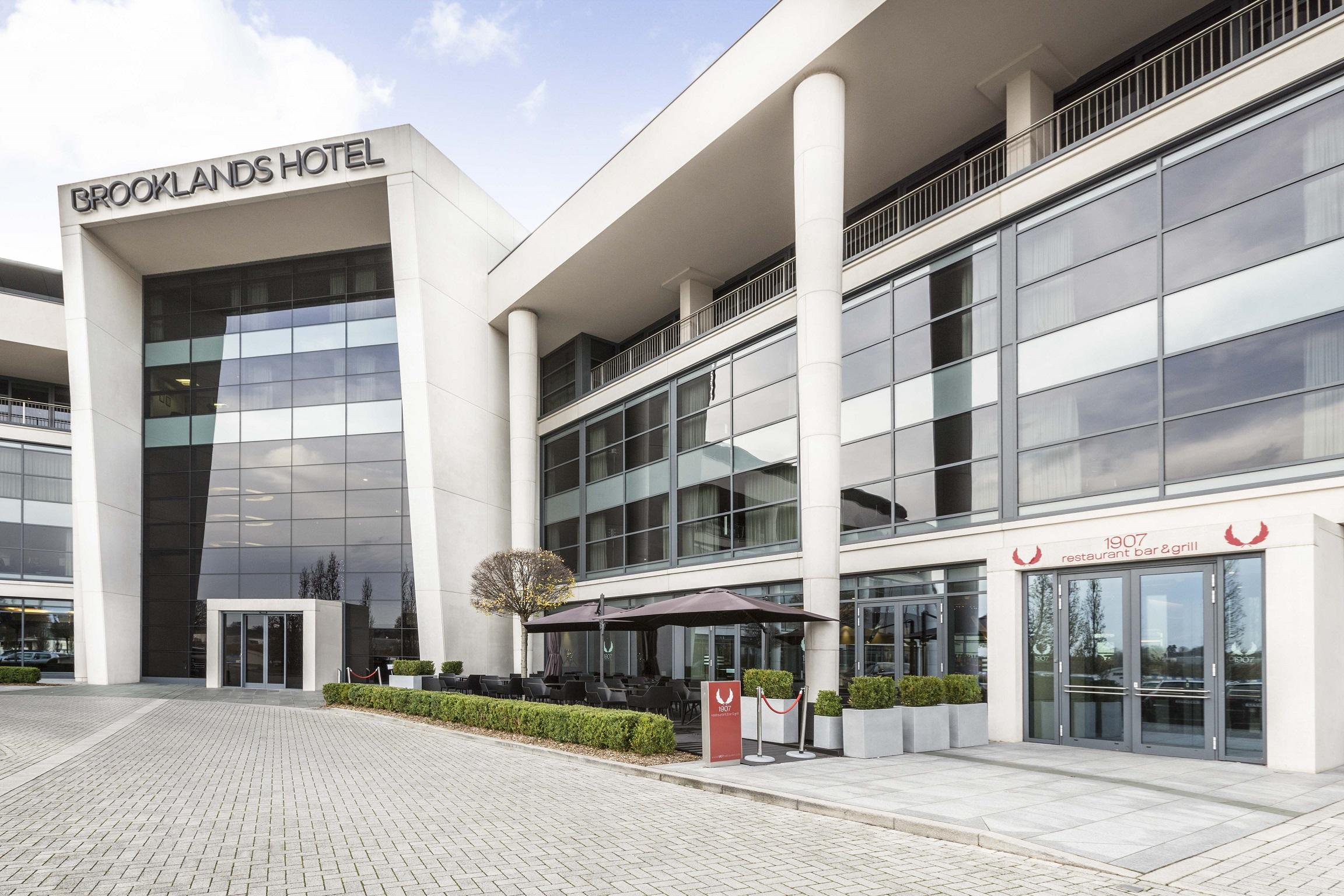 ווייברידג' Brooklands Hotel & Spa מראה חיצוני תמונה